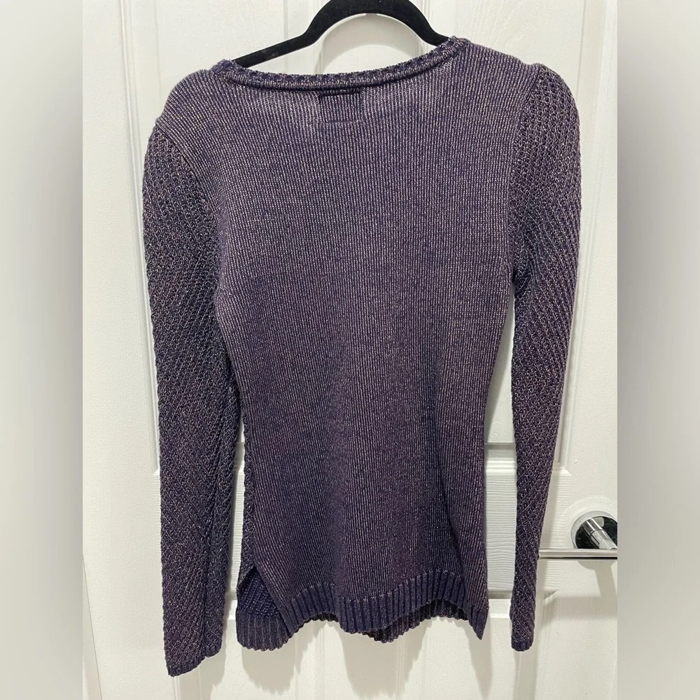 Beautiful sweater - Picture 2 of 2
